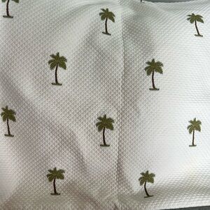 2 NWT quilted beautifully embroidered cream/white pillow shams